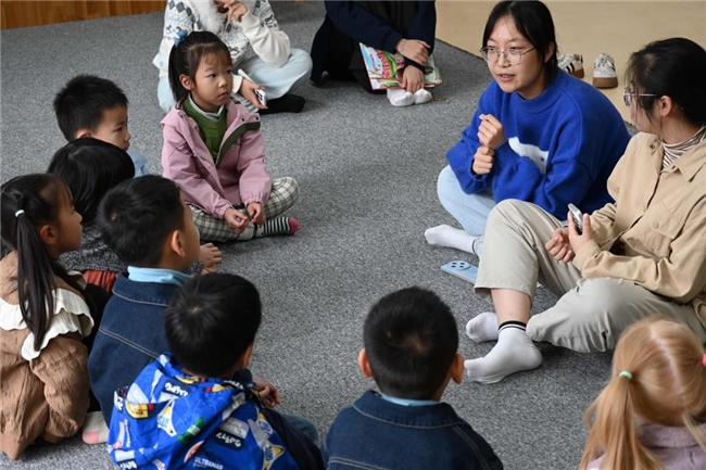 杭州师范大学“润心童创”团队走进仓前幼儿园开展红色绘本阅读调研